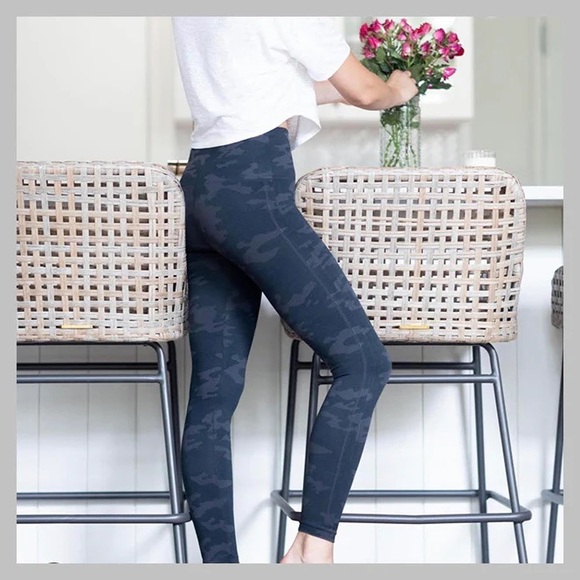 Spanx Look At Me Now Womens Camo 7/8s Length Leggings High Rise Size Small - Picture 2 of 9